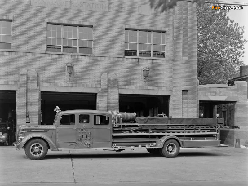 International D-Series Firetruck 1941 pictures (800 x 600)