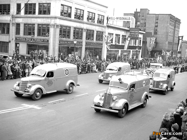 International D-2 Ambulance 1942 pictures (640 x 480)