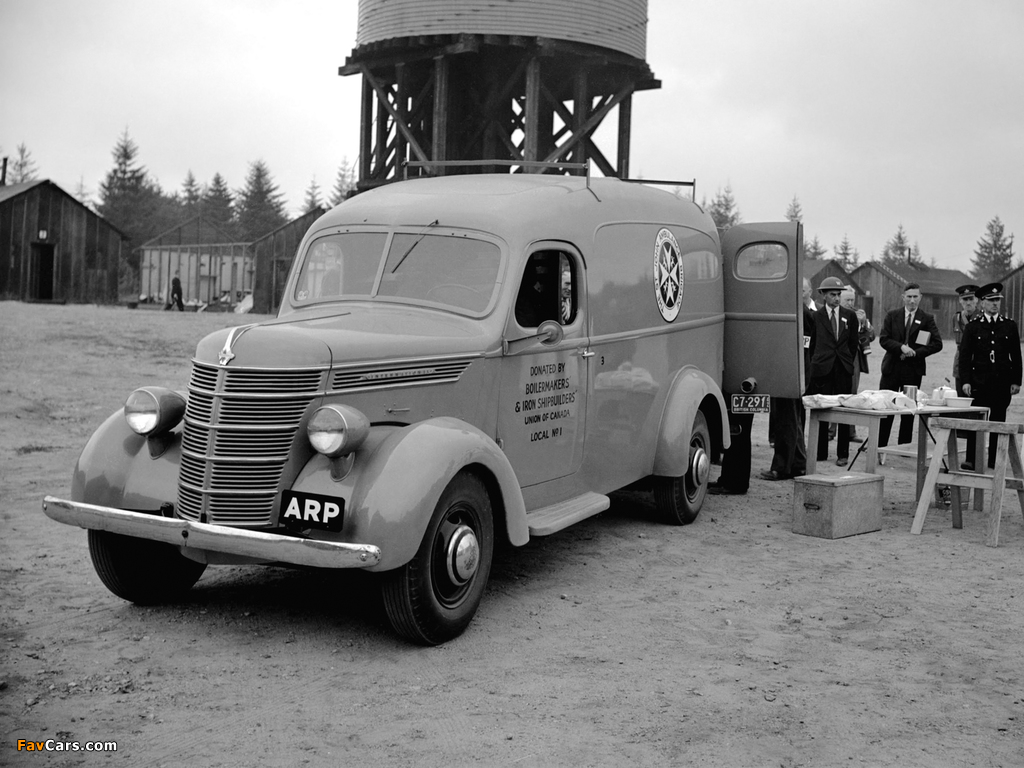 Photos of International D-2 Ambulance 1942 (1024 x 768)