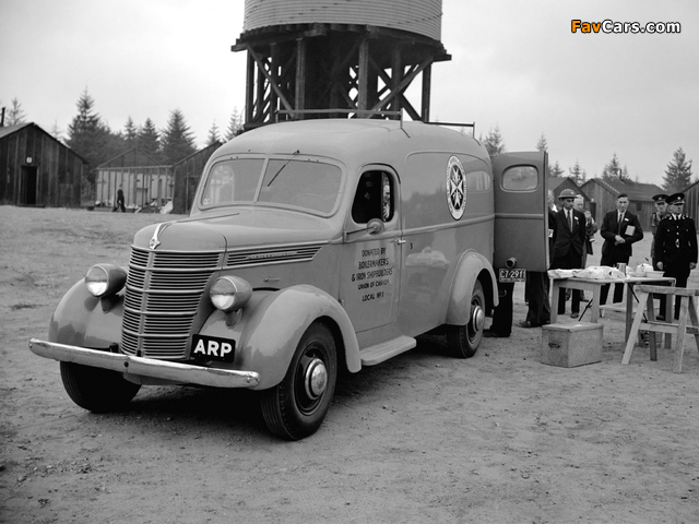 Photos of International D-2 Ambulance 1942 (640 x 480)