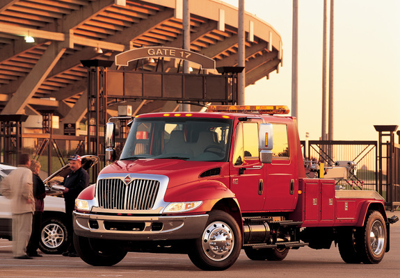 Images of International DuraStar 4200 Tow Truck 2002