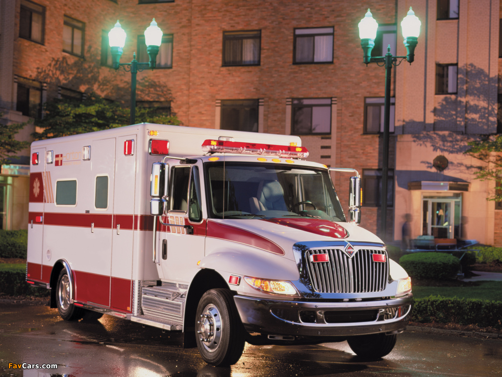 Images of International DuraStar 4300 Ambulance 2002 (1024 x 768)