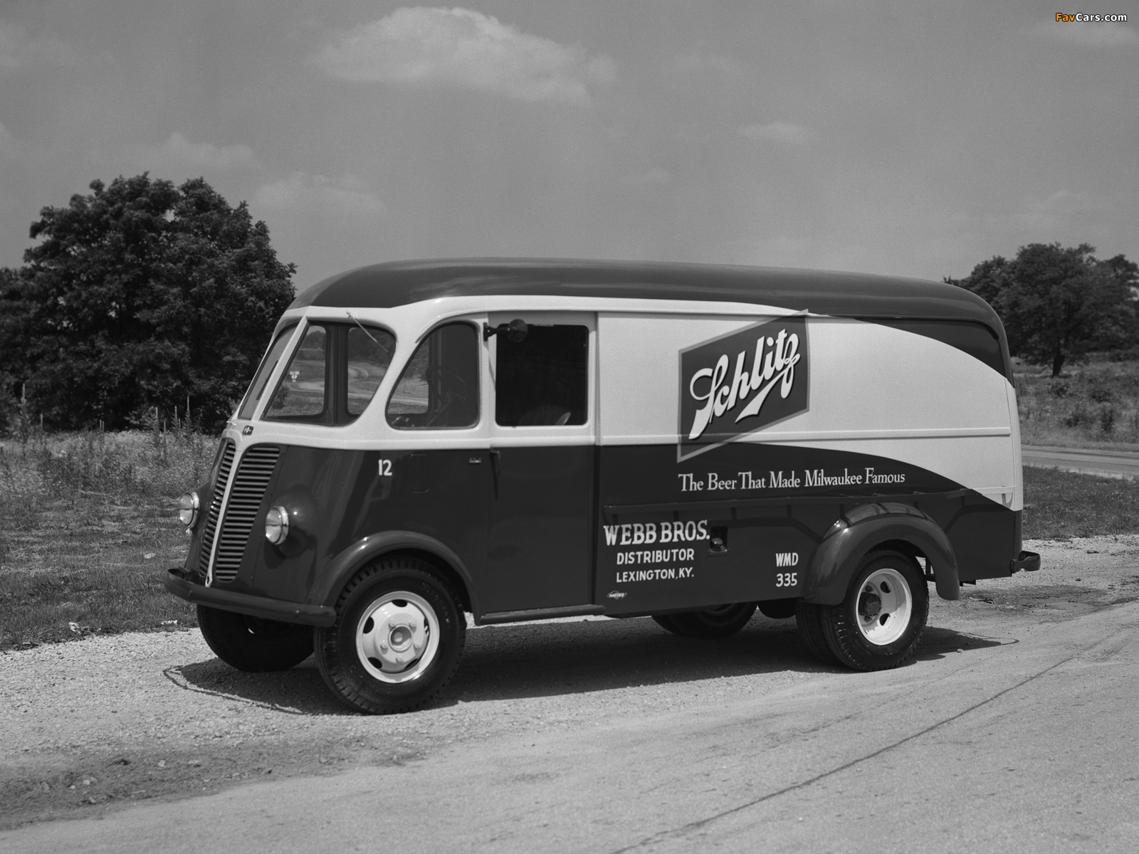 International Metro Delivery Van (KB/KBM-Series) 1941–49 wallpapers (1600 x 1200)