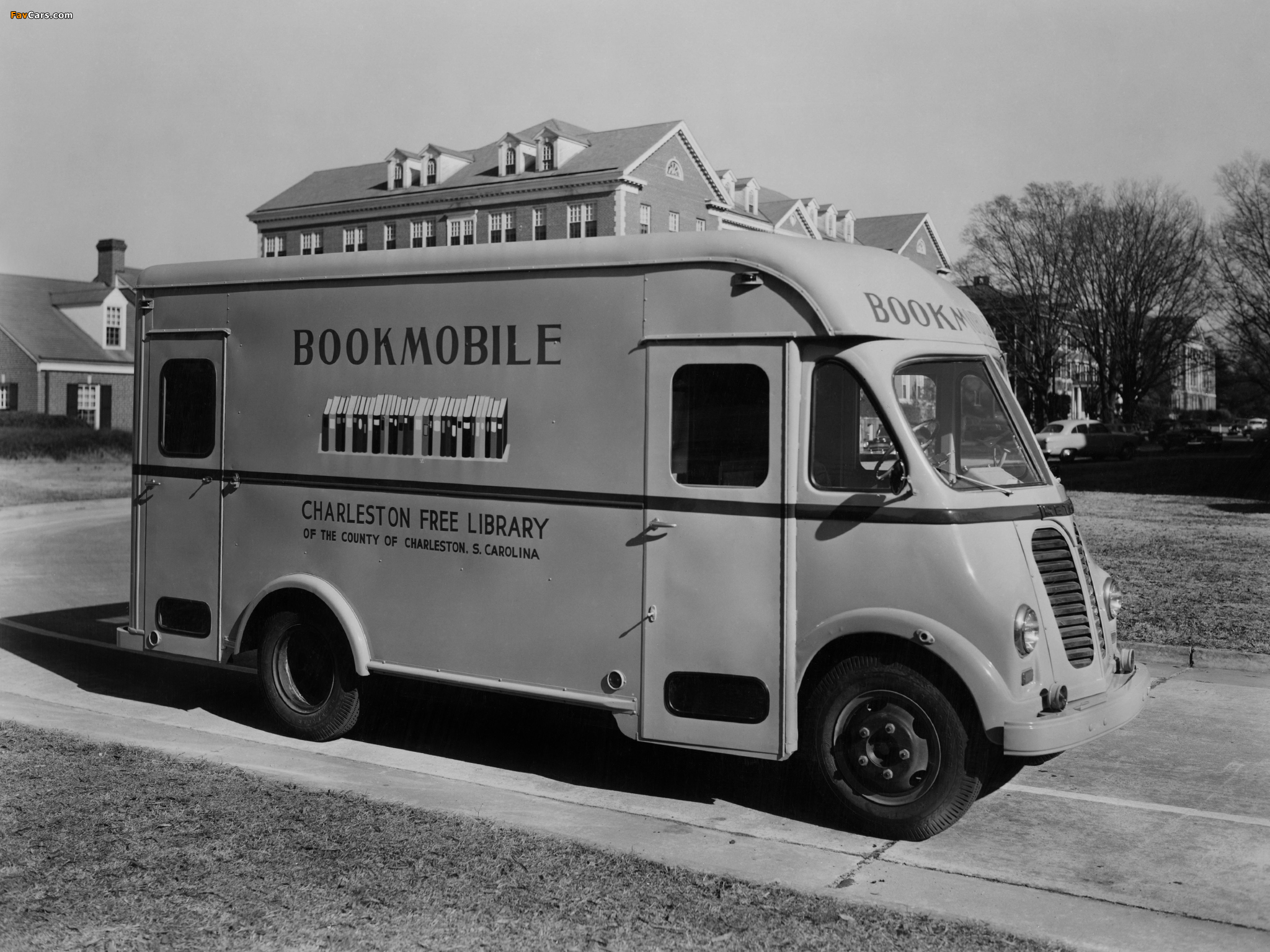 International Metro Bookmobile by Rock Hill Body Company (LM-Series) 1952 wallpapers (2048 x 1536)
