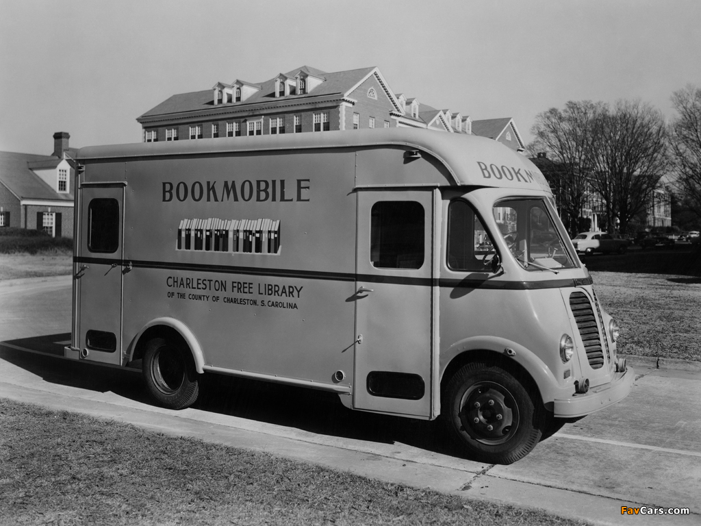 International Metro Bookmobile by Rock Hill Body Company (LM-Series) 1952 wallpapers (1024 x 768)