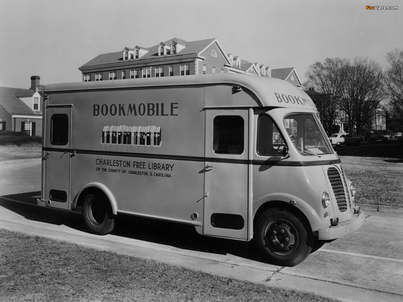 International Metro Bookmobile by Rock Hill Body Company (LM-Series) 1952 wallpapers (1280 x 960)