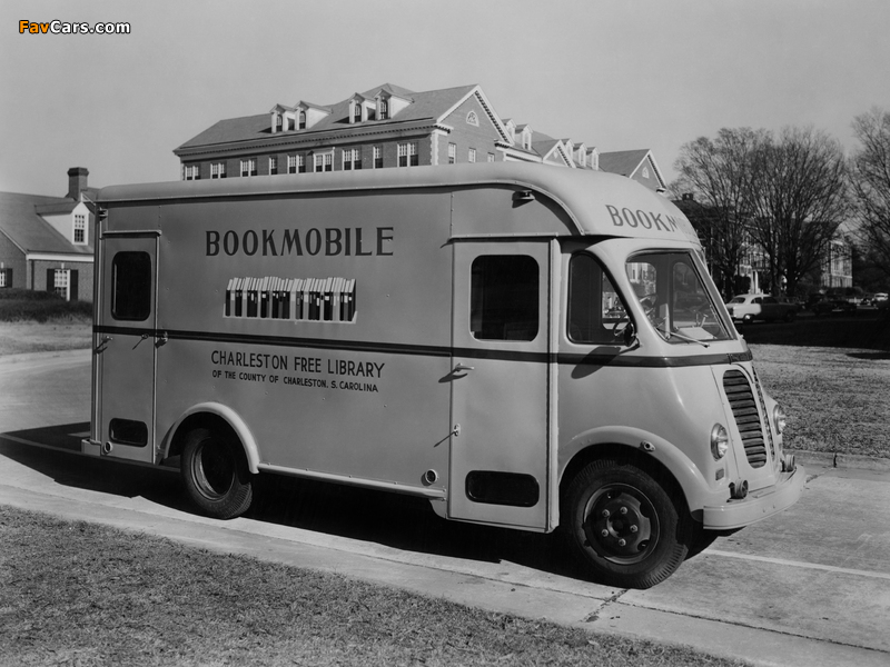 International Metro Bookmobile by Rock Hill Body Company (LM-Series) 1952 wallpapers (800 x 600)