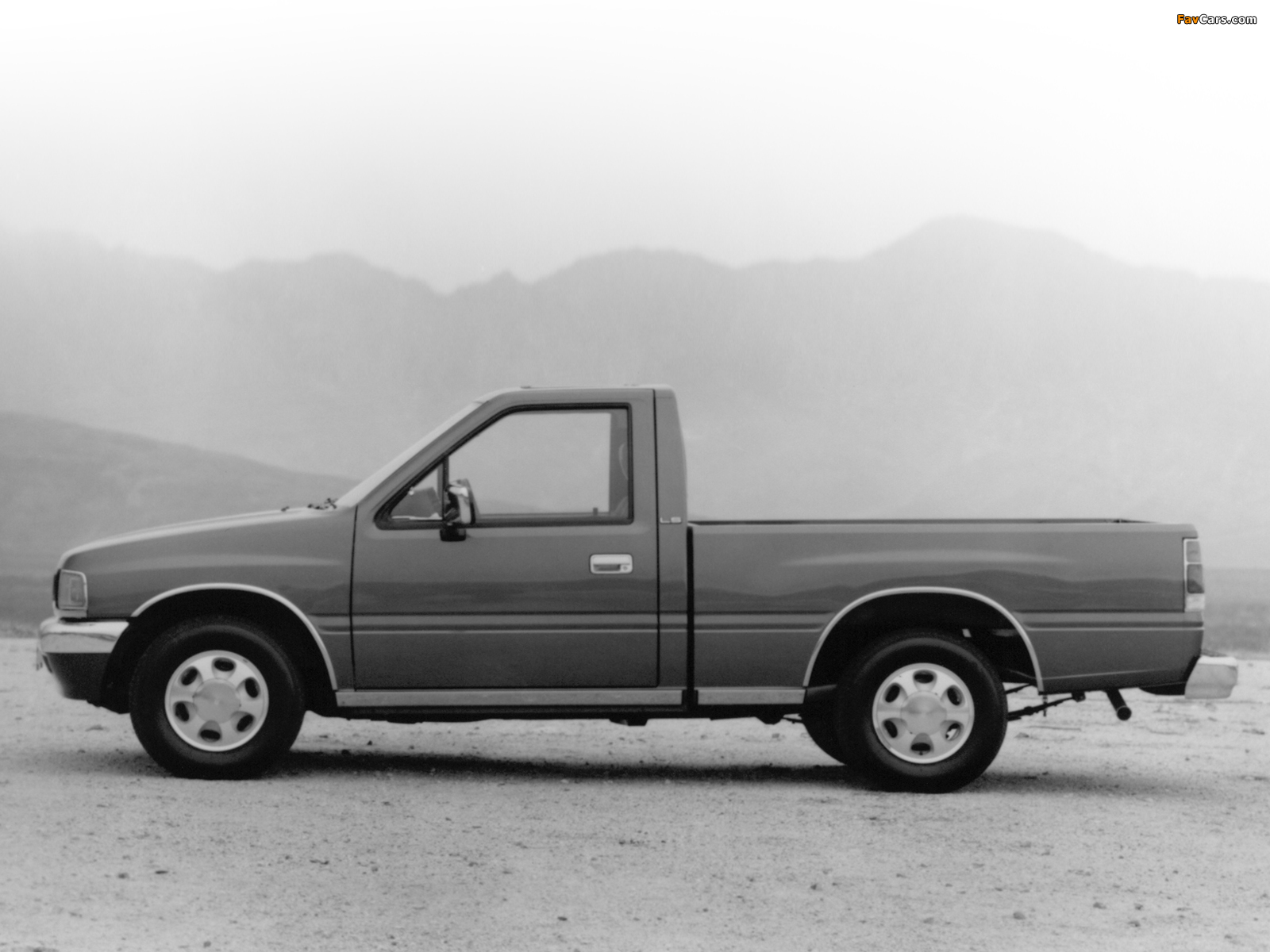 Photos of Isuzu Pickup LS 4x2 Standard Bed (TF) 1988–90 (1600 x 1200)