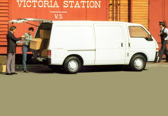 Isuzu WFR Van 1980–95 images