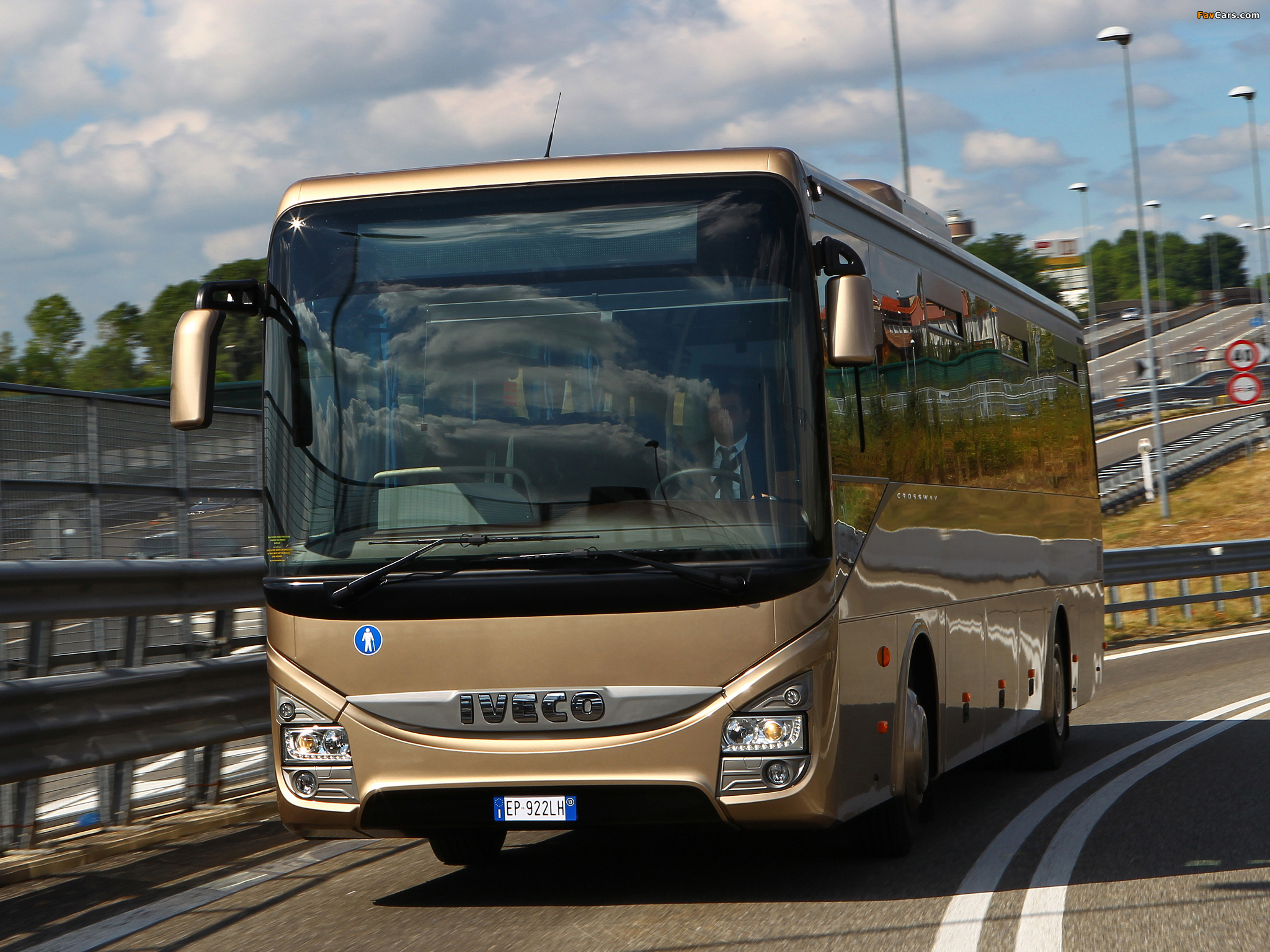Images of Iveco Crossway Line 2013 (2048 x 1536)