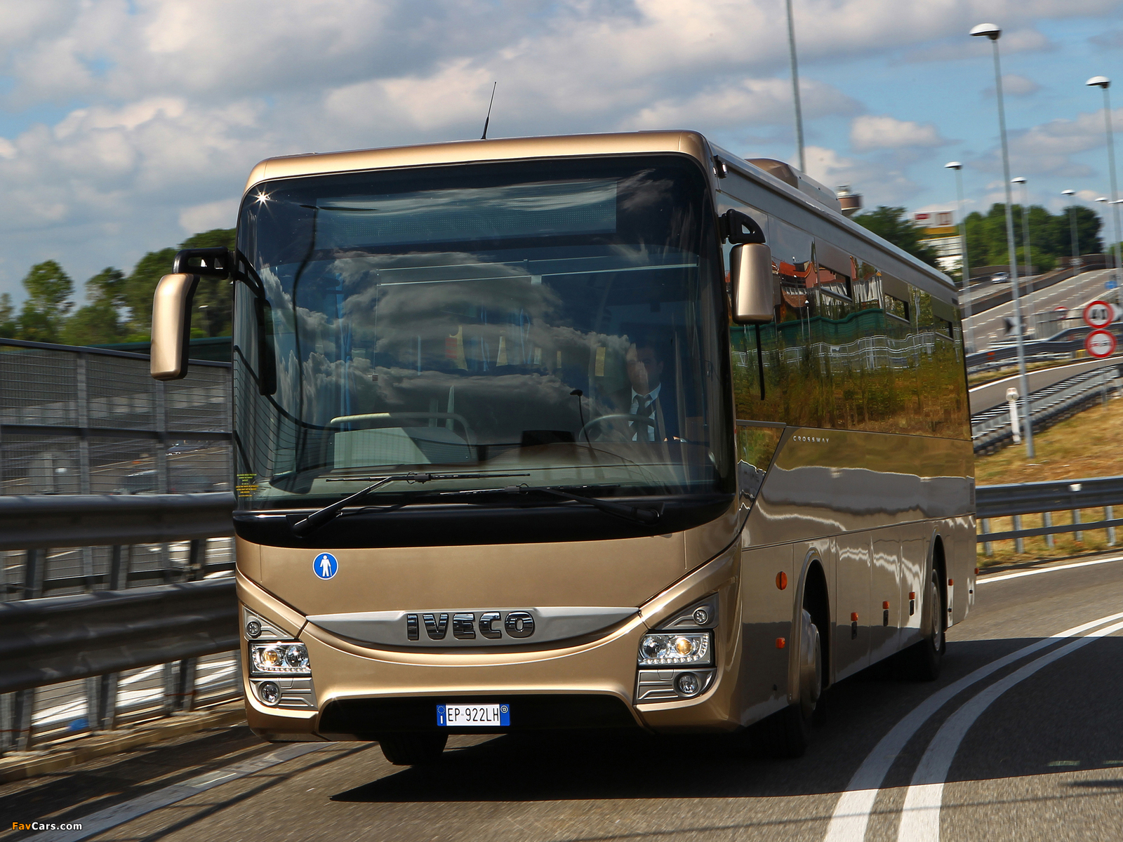 Images of Iveco Crossway Line 2013 (1600 x 1200)