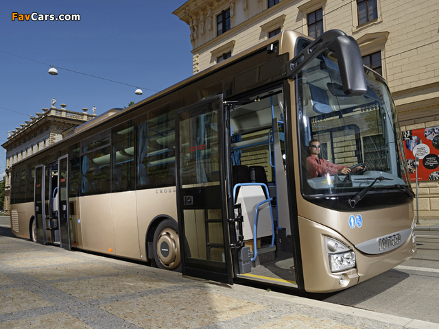Iveco Crossway LE 2013 wallpapers (640 x 480)