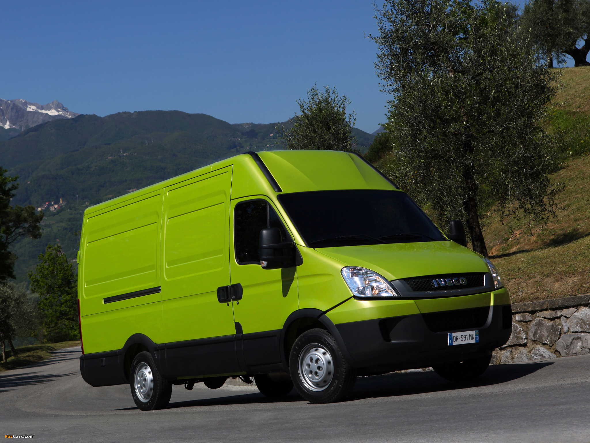 Images of Iveco EcoDaily Van 2009–11 (2048 x 1536)
