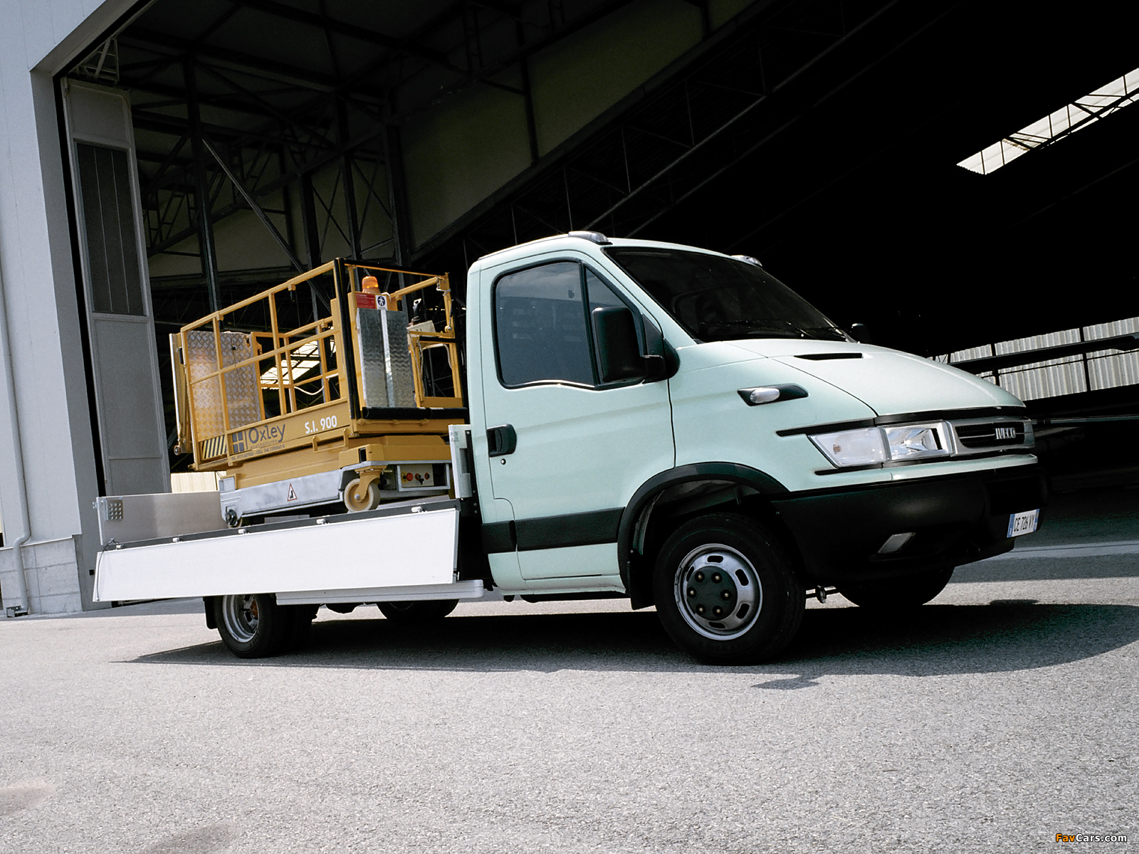 Iveco Daily Chassis Cab 2004–06 photos (1600 x 1200)