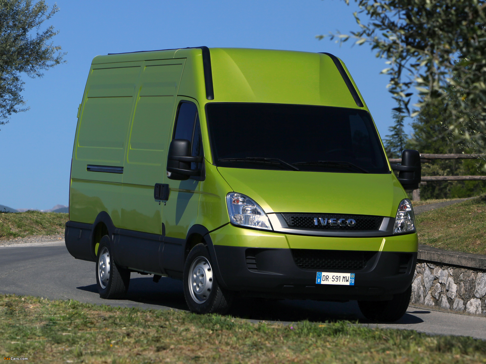 Iveco EcoDaily Van 2009–11 images (2048 x 1536)