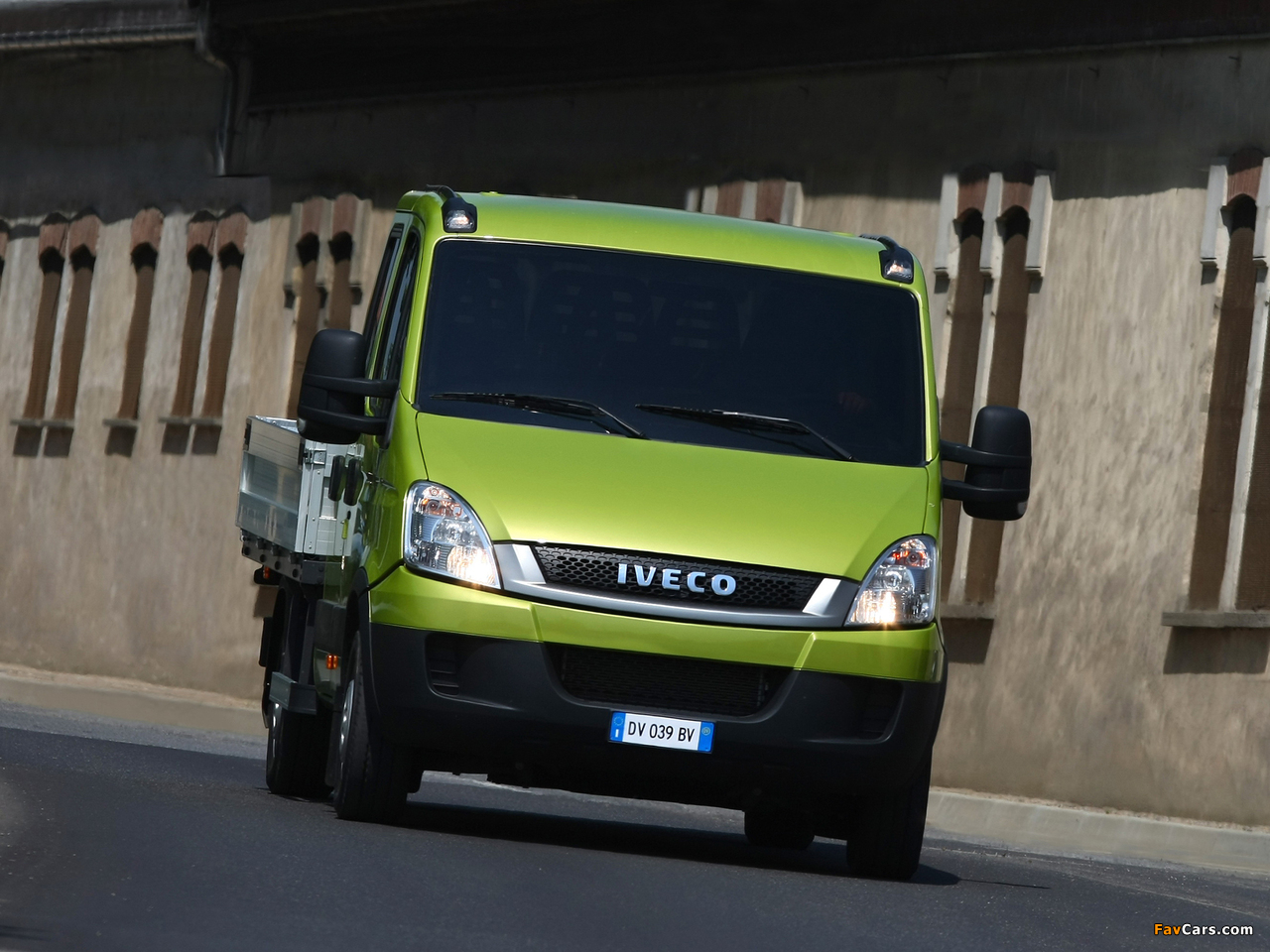 Iveco EcoDaily Crew Cab 2009–11 wallpapers (1280 x 960)