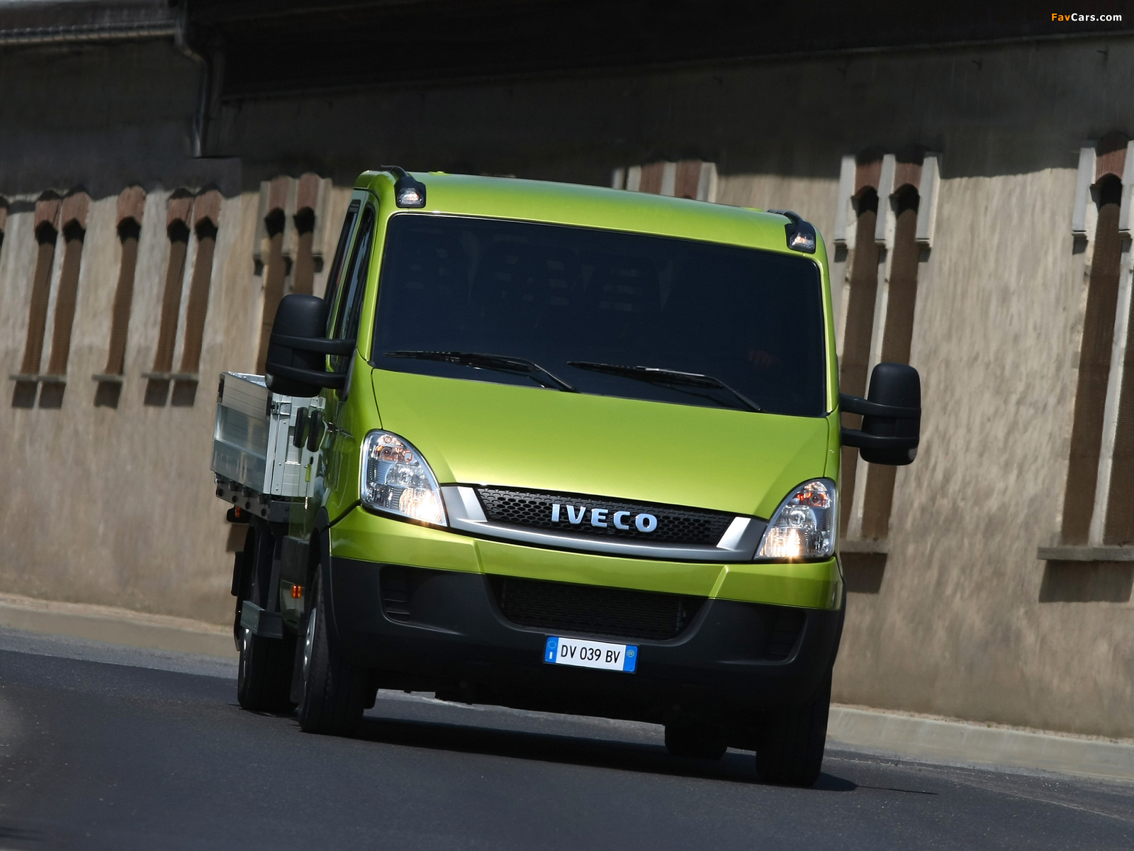 Iveco EcoDaily Crew Cab 2009–11 wallpapers (1600 x 1200)