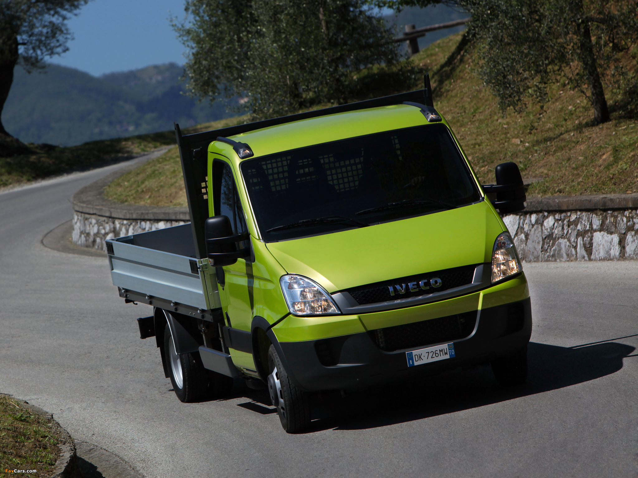 Iveco EcoDaily Chassis Cab 2009–11 wallpapers (2048 x 1536)