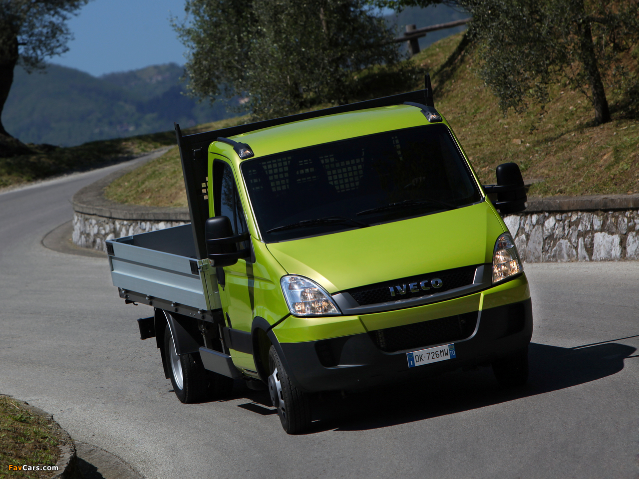 Iveco EcoDaily Chassis Cab 2009–11 wallpapers (1280 x 960)