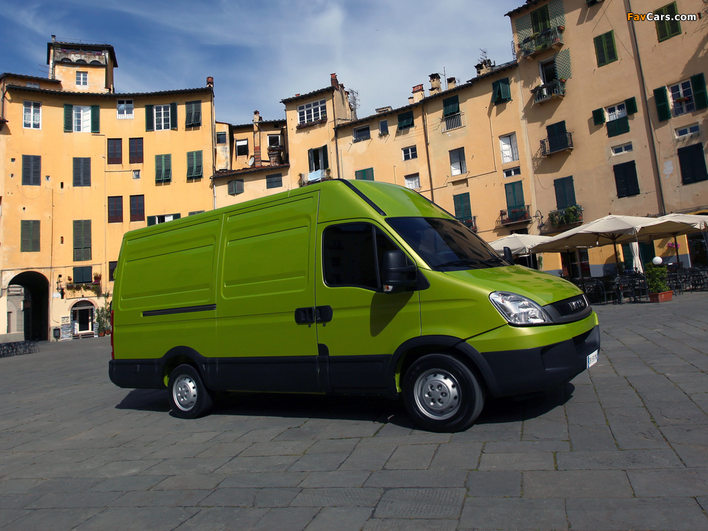 Iveco EcoDaily Van 2009–11 wallpapers (1024 x 768)