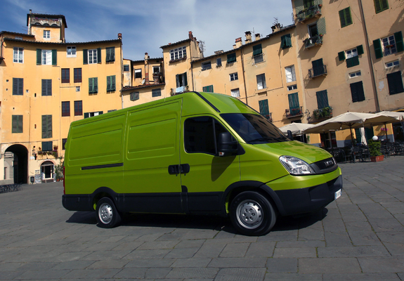 Iveco EcoDaily Van 2009–11 wallpapers