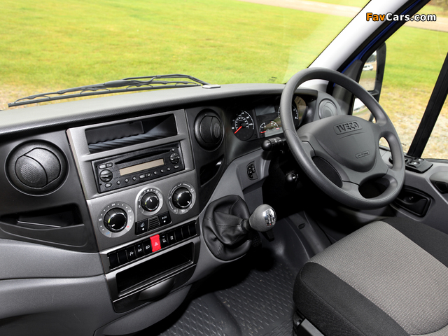 Iveco Daily Chassis Cab UK-spec 2011–14 images (640 x 480)