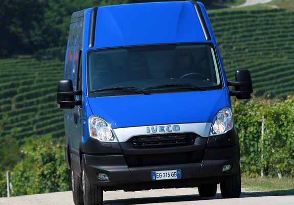 Iveco Daily Van 2011–14 images