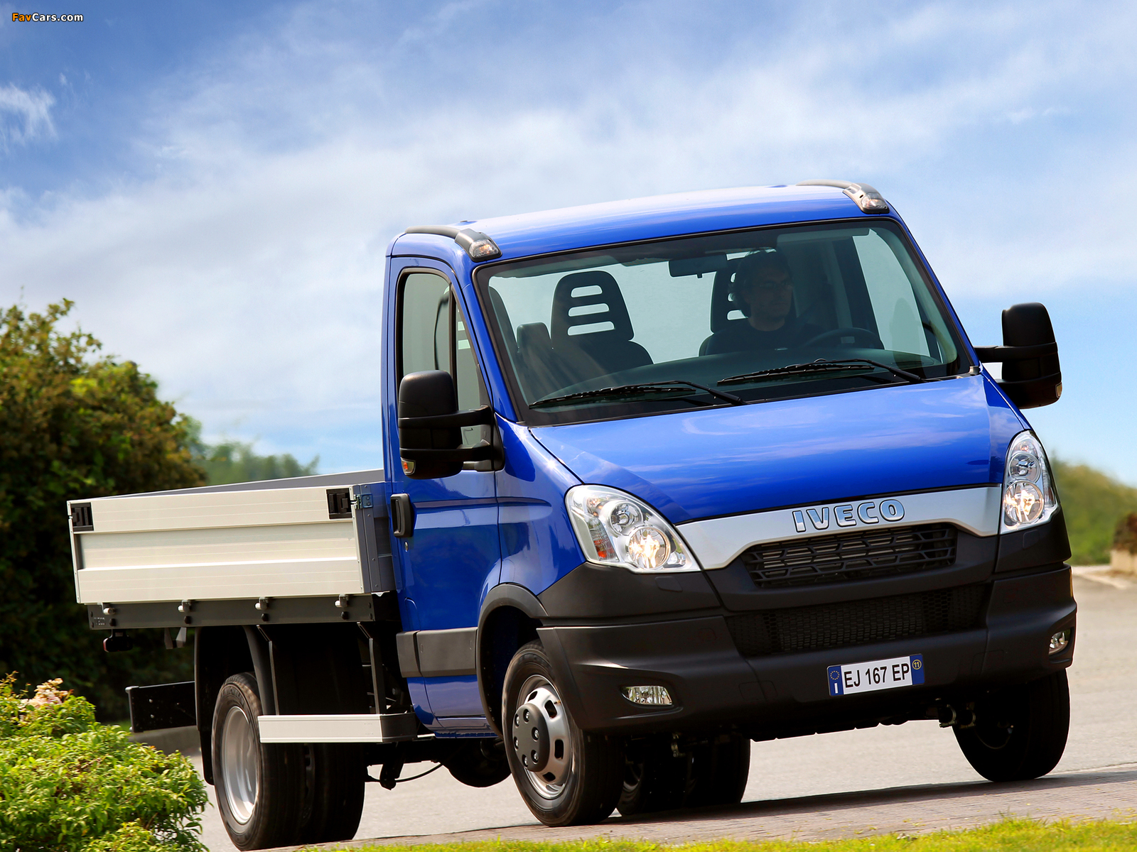 Iveco Daily Chassis Cab 2011–14 wallpapers (1600 x 1200)
