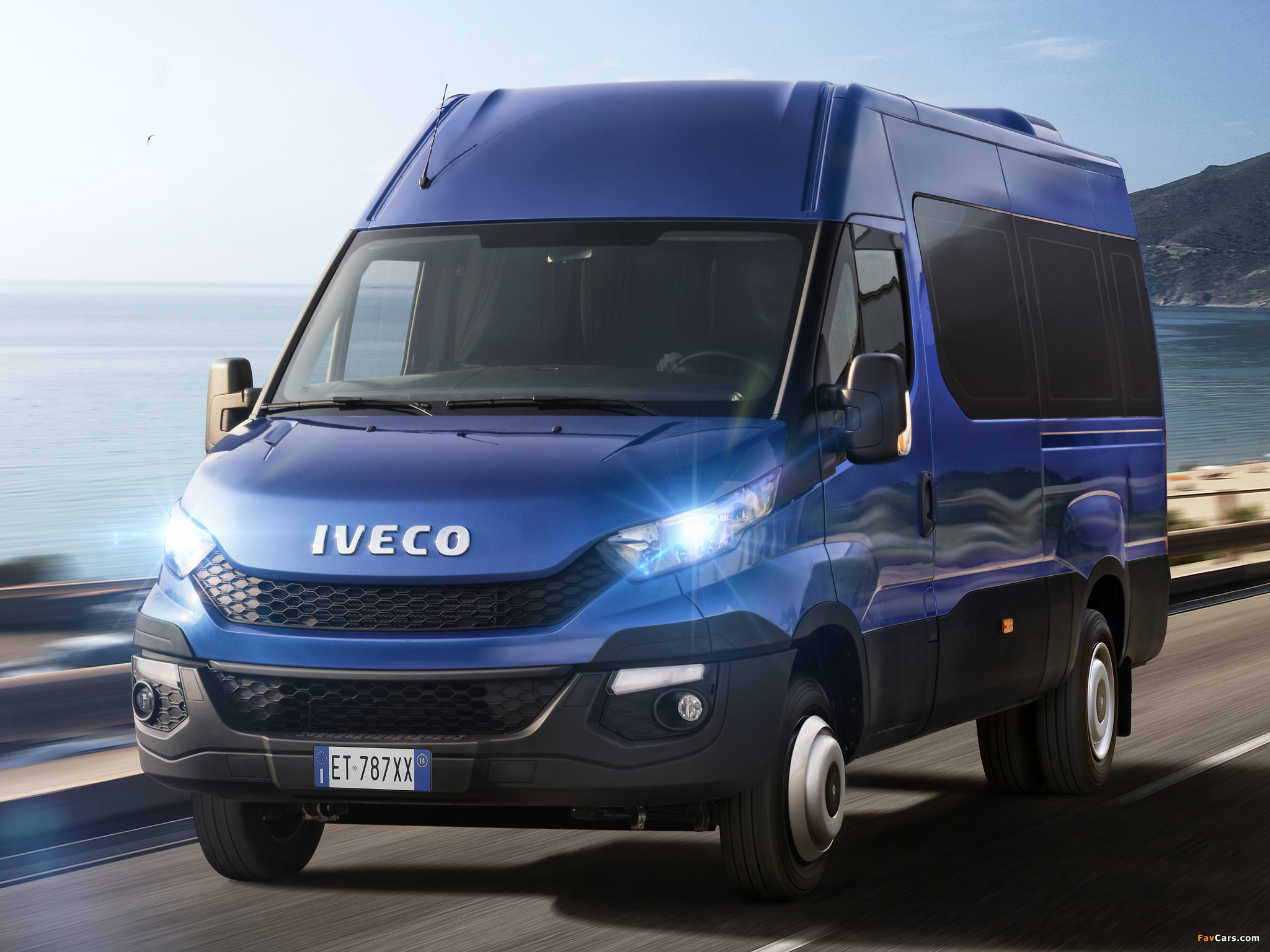 Iveco Daily Minibus 2014 wallpapers (2048 x 1536)