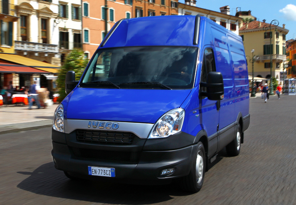Photos of Iveco Daily Van Natural Power 2011–14
