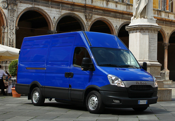 Pictures of Iveco Daily Van Natural Power 2011–14