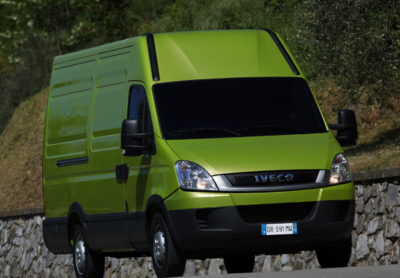 Iveco EcoDaily Van 2009–11 wallpapers