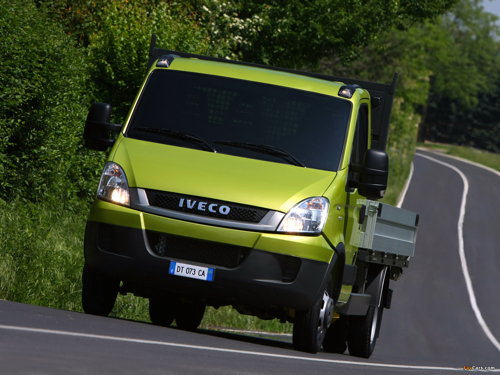 Iveco EcoDaily Chassis Cab 2009–11 wallpapers (1600 x 1200)