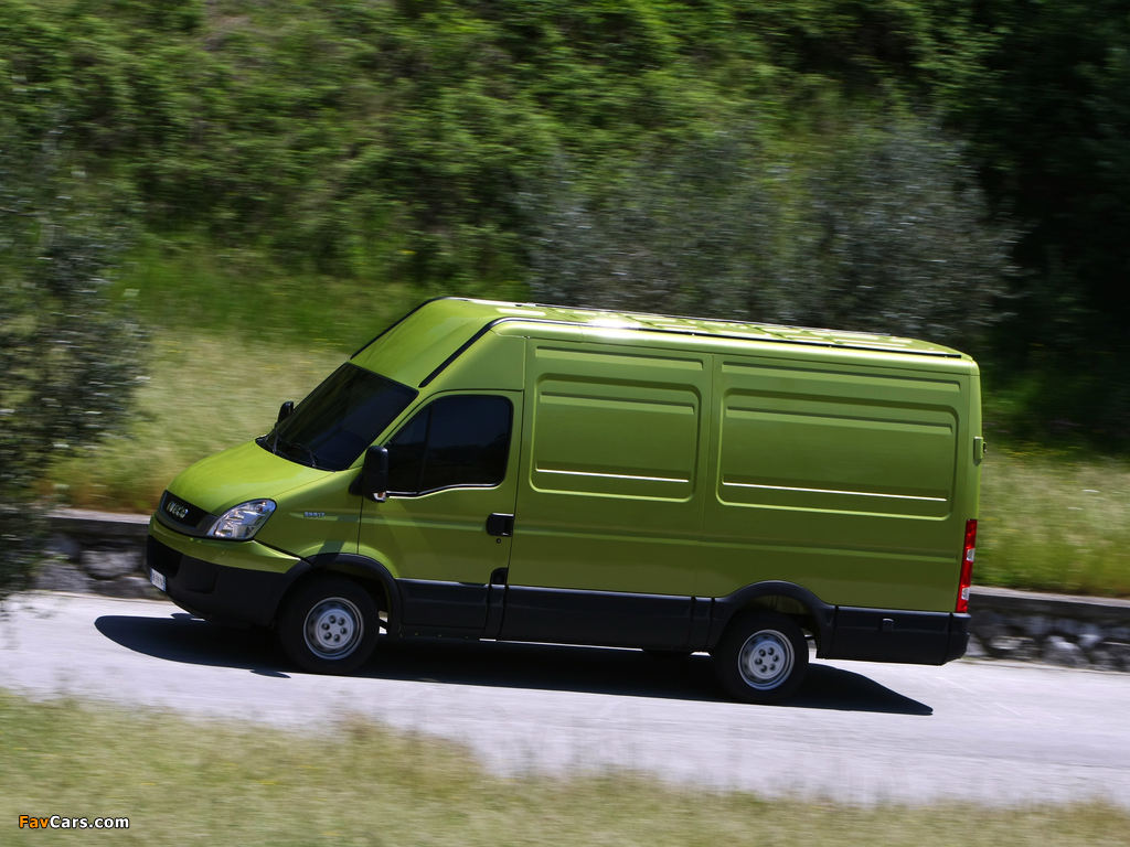 Iveco EcoDaily Van 2009–11 wallpapers (1024 x 768)