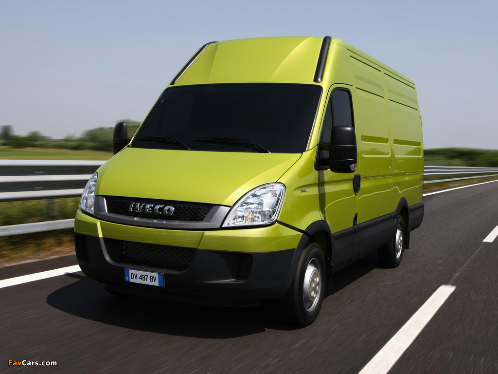 Iveco EcoDaily Van 2009–11 wallpapers (1024 x 768)