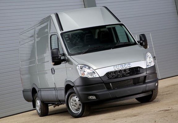 Iveco Daily Van UK-spec 2011–14 wallpapers