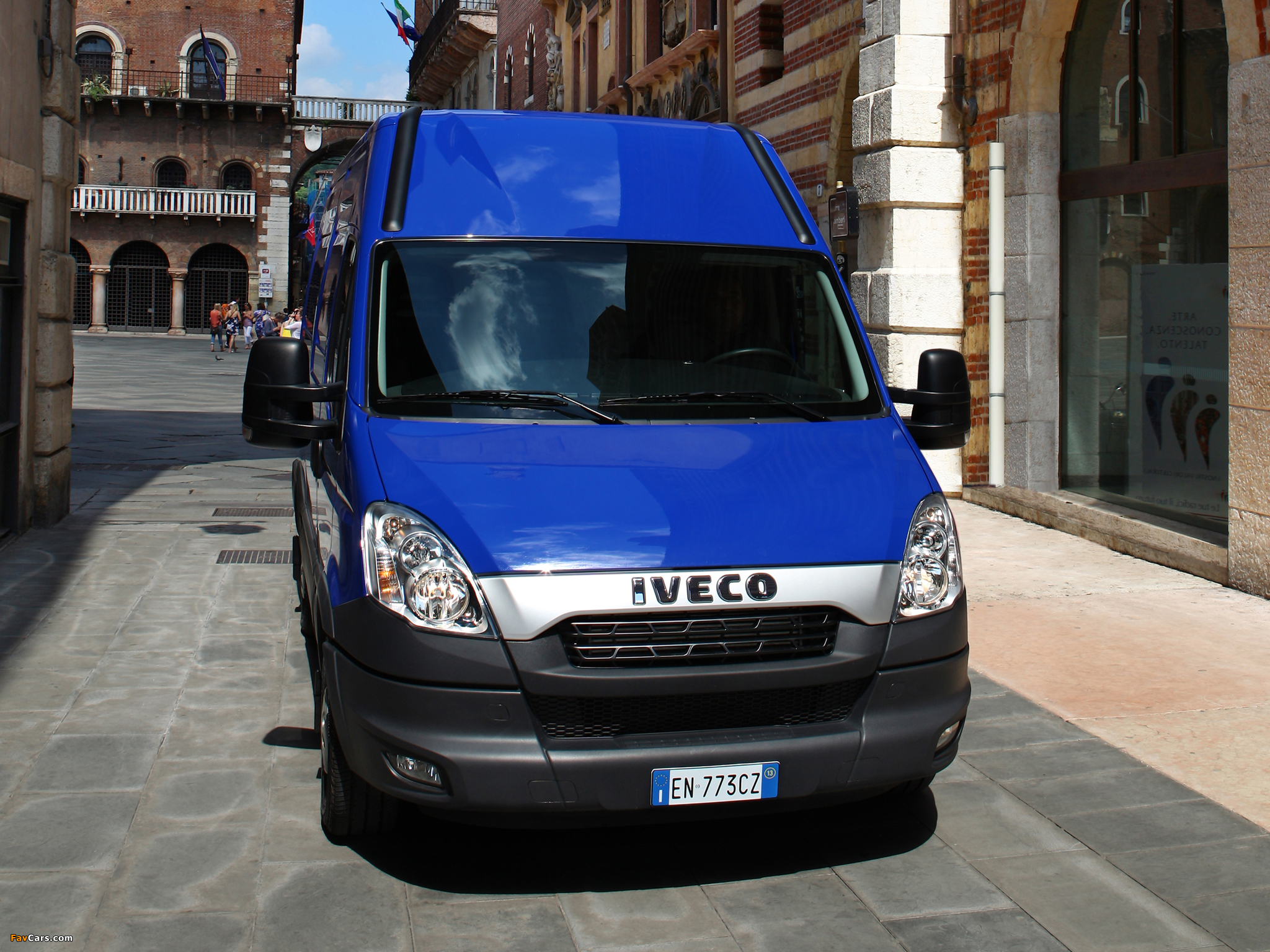Iveco Daily Van Natural Power 2011–14 wallpapers (2048 x 1536)