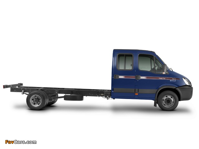 Iveco Daily Crew Cab Chassis BR-spec 2012 wallpapers (640 x 480)