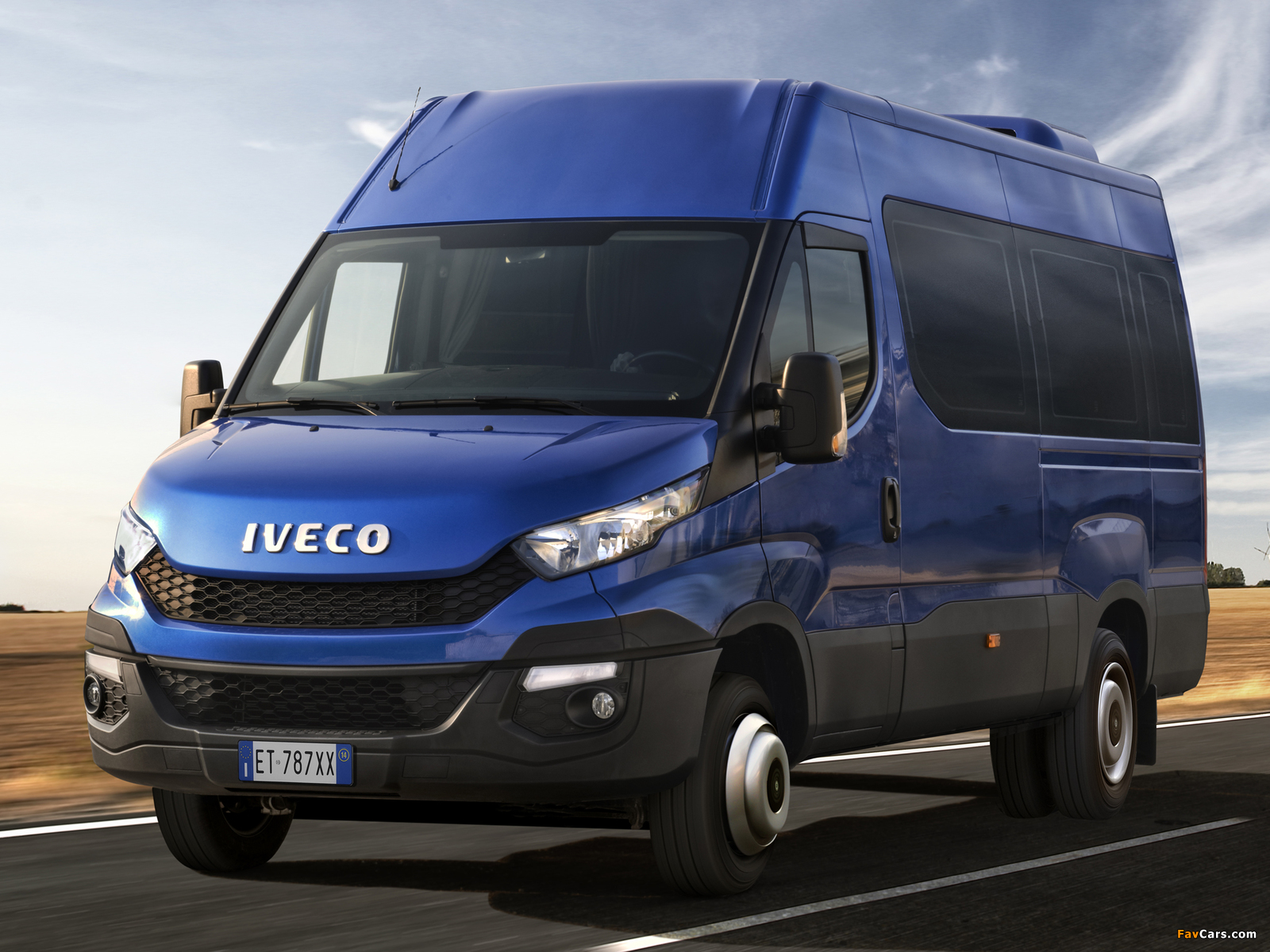 Iveco Daily Minibus 2014 wallpapers (1600 x 1200)