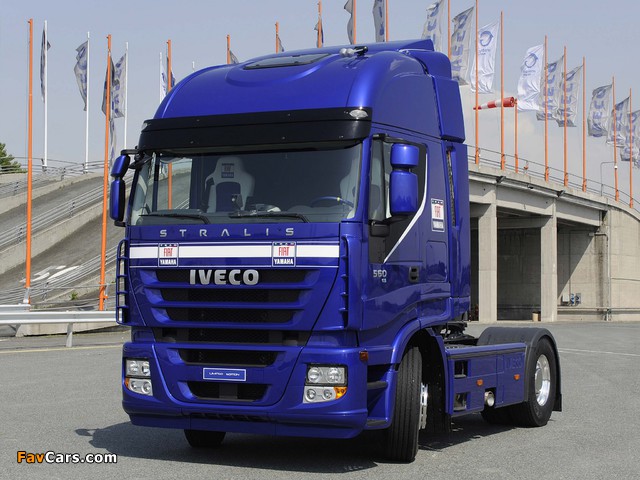 Photos of Iveco Stralis 560 ES 4x2 Fiat Yamaha Team Limited Edition 2010–12 (640 x 480)