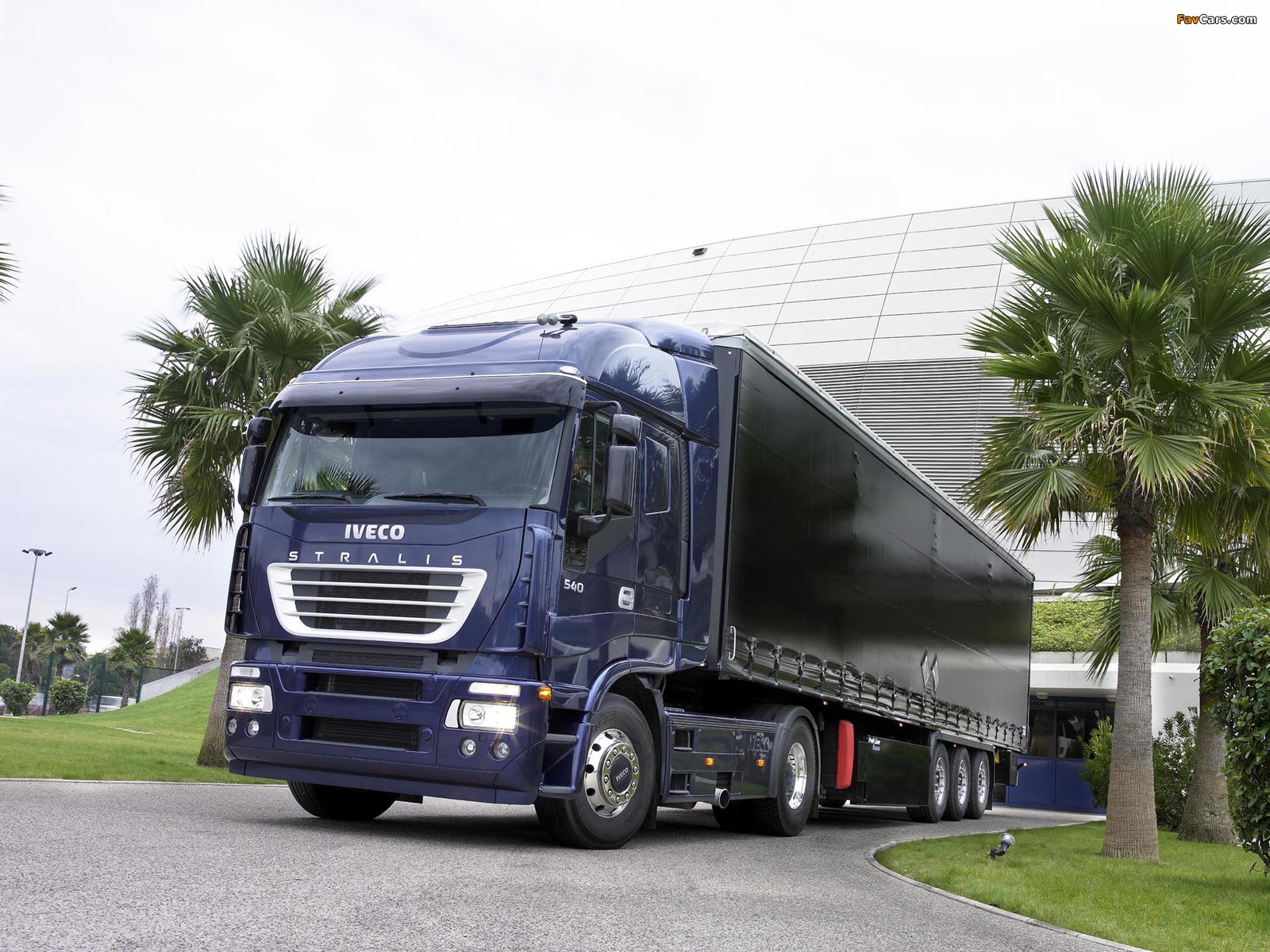 Iveco Stralis 540 2002–06 wallpapers (1600 x 1200)