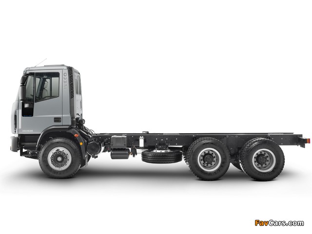 Iveco Tector 260E28 6x4 Chassis 2008 images (640 x 480)