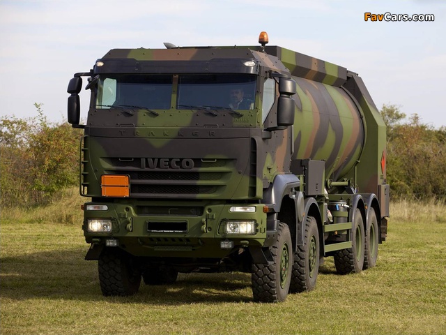 KMW Iveco Trakker 8x8 Armoured 2012 images (640 x 480)