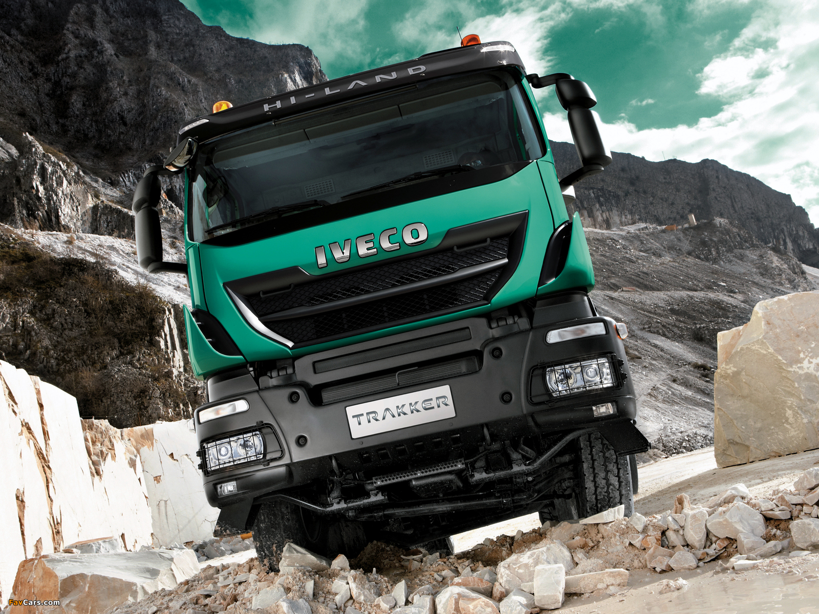 Photos of Iveco Trakker Hi-Land 500 8x4 2013 (1600 x 1200)