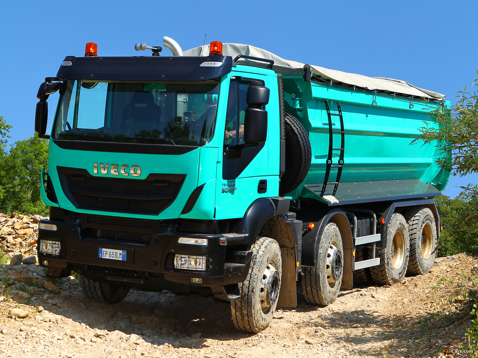 Pictures of Iveco Trakker Hi-Land 500 8x4 2013 (1600 x 1200)