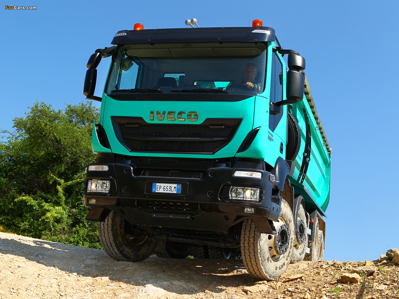 Iveco Trakker Hi-Land 500 8x4 2013 wallpapers (1280 x 960)