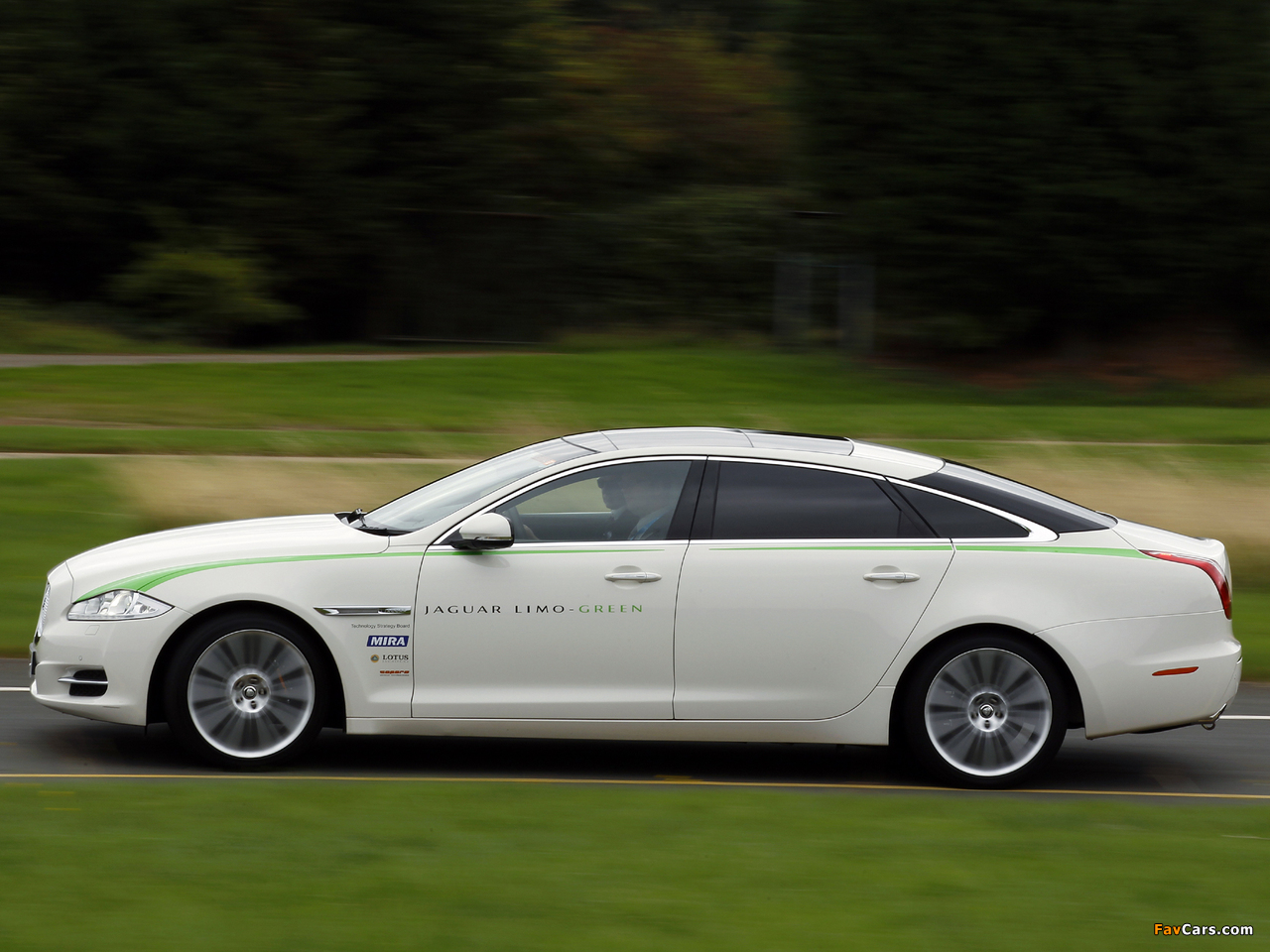 Pictures of Jaguar XJ Limo-Green Hybrid Prototype (X351) 2010 (1280 x 960)