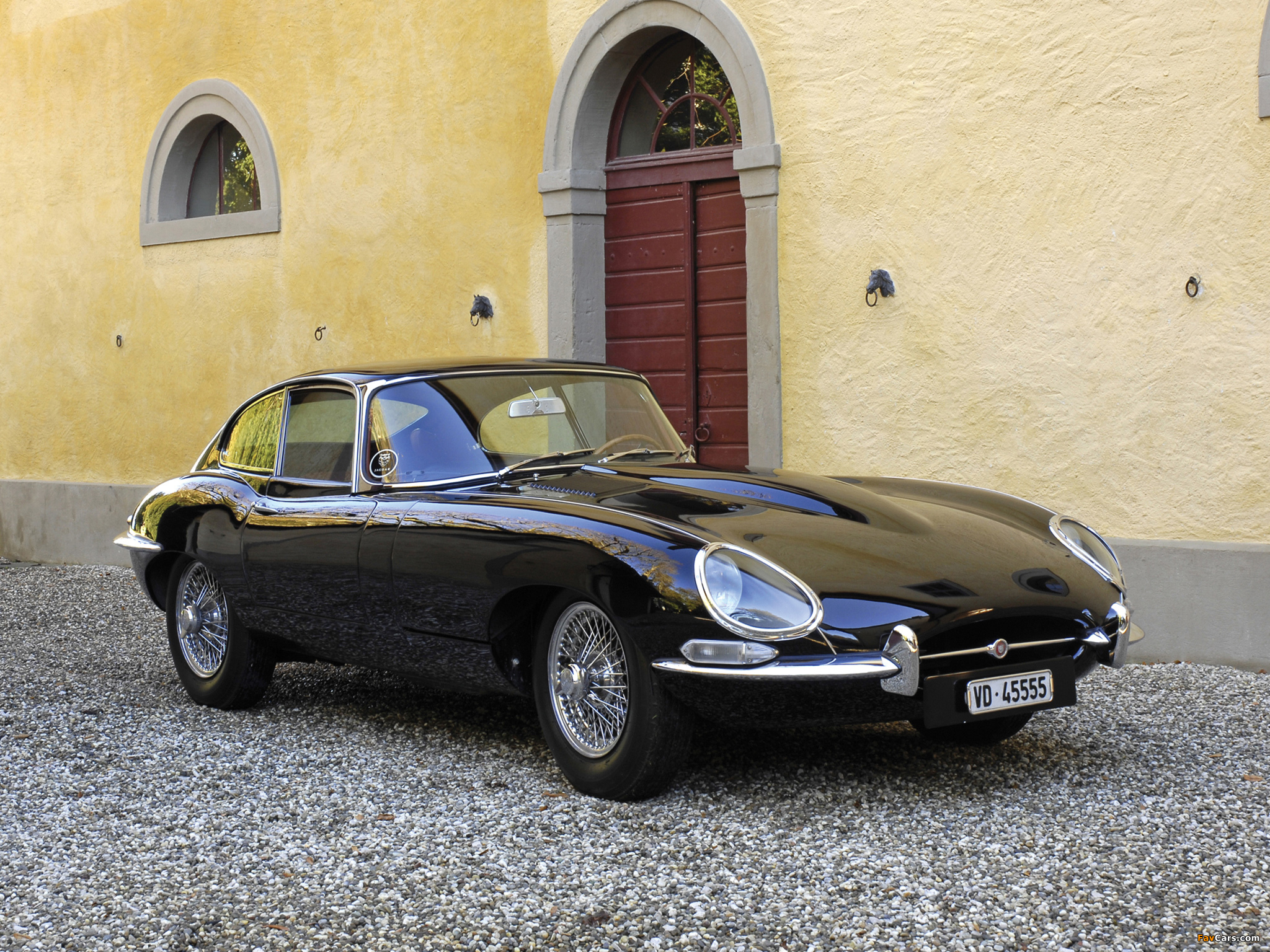 Images of Jaguar E-Type Fixed Head Coupe (Series I) 1961–67 (2048 x 1536)