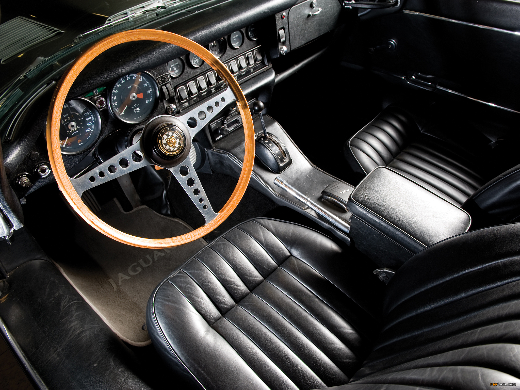 Images of Jaguar E-Type Fixed Head Coupe 2+2 (Series I) 1967–68 (2048 x 1536)