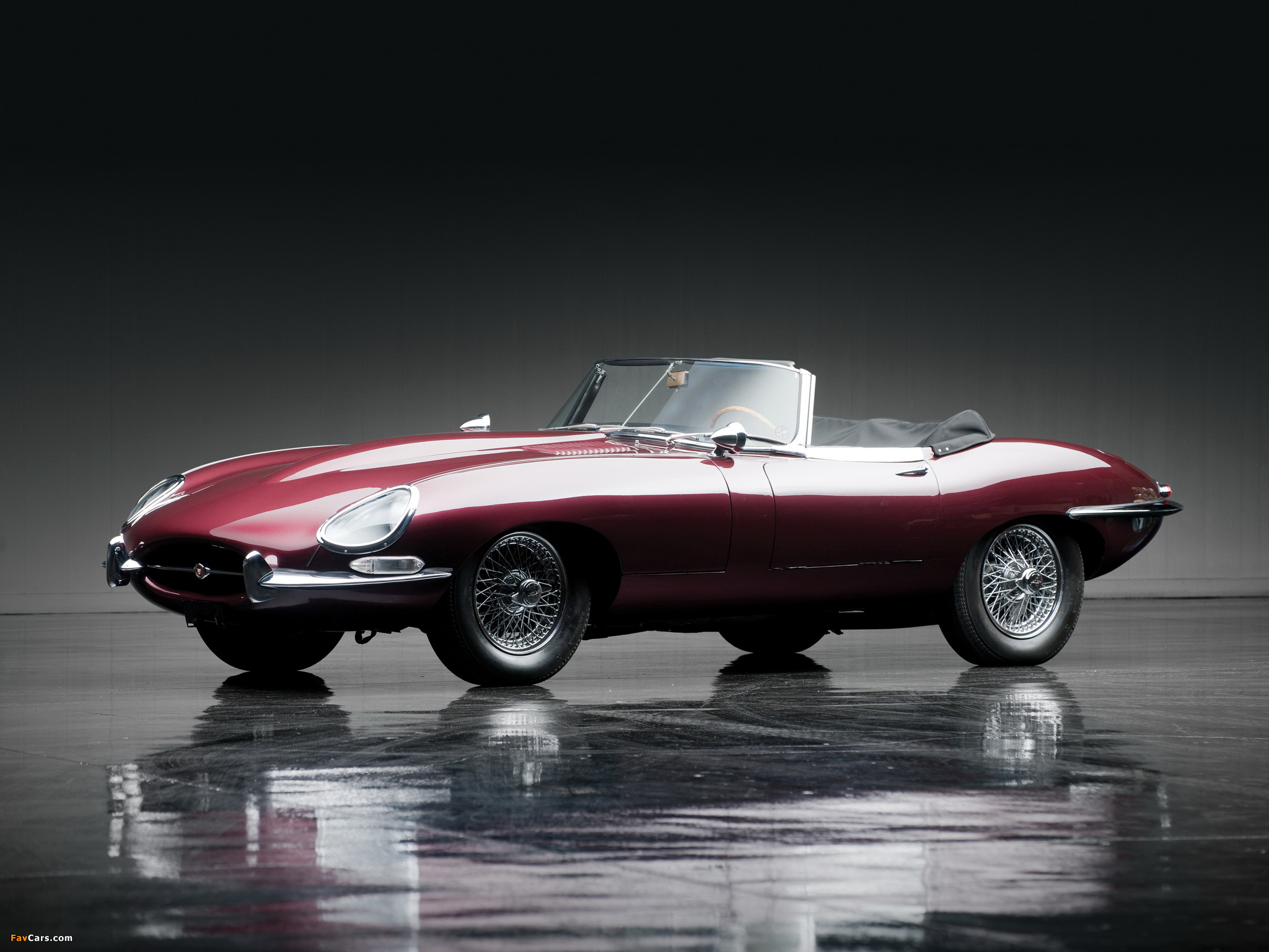 Images of Jaguar E-Type Open Two Seater (Series I) 1967–68 (2048 x 1536)